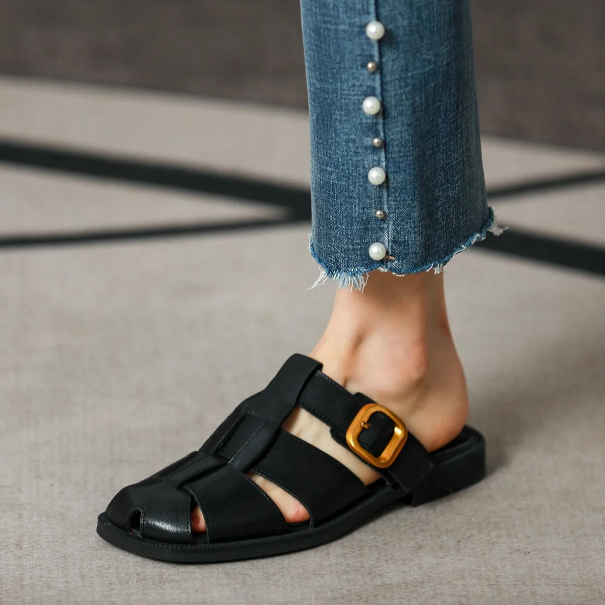

Womens' Beach Shoes Summer Slippers Female Cowhide Mullers Closed Toe Casual Slippers Slip On Simple Mules Outwear Spring Flats