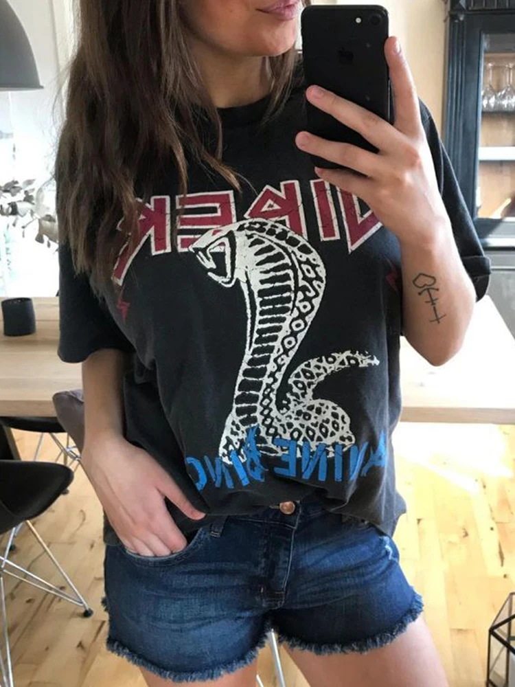 

Женская Винтажная футболка с коротким рукавом, круглым вырезом и принтом змеи