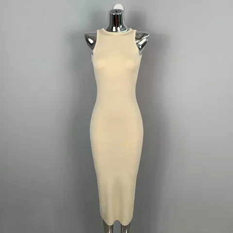 Женское трикотажное платье средней длины, с круглым вырезом