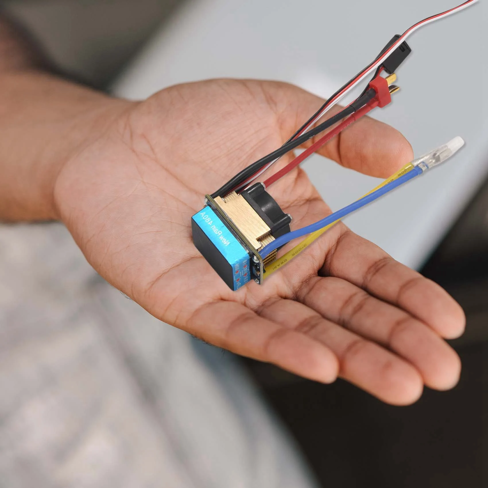 

480A матовый ESC один двигатель с охлаждающим вентилятором водонепроницаемый 2-4S 3 режима 5V/3A BEC для радиоуправляемых автомобилей