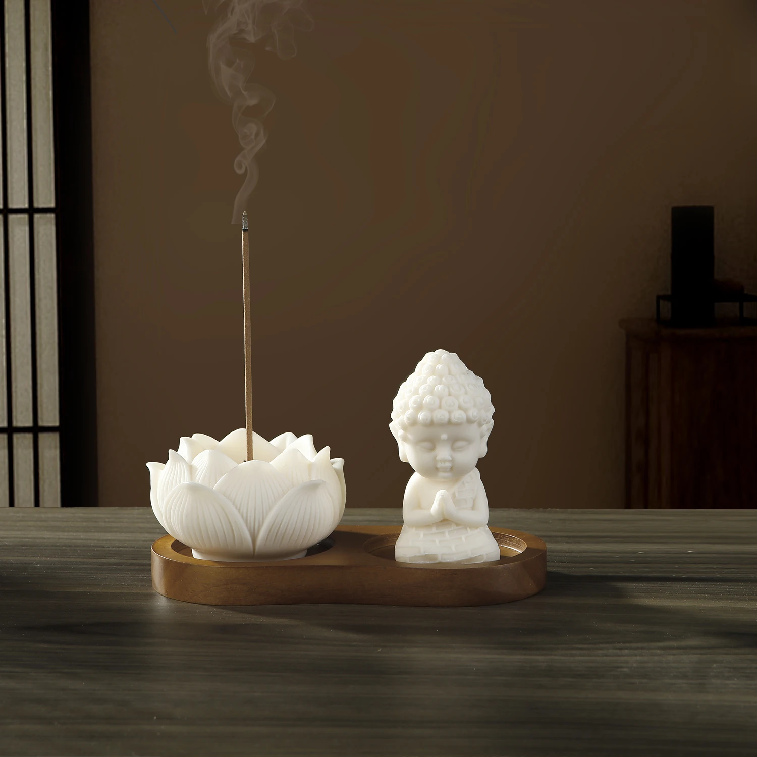 

Керамический держатель для благовоний "Маленький монах"