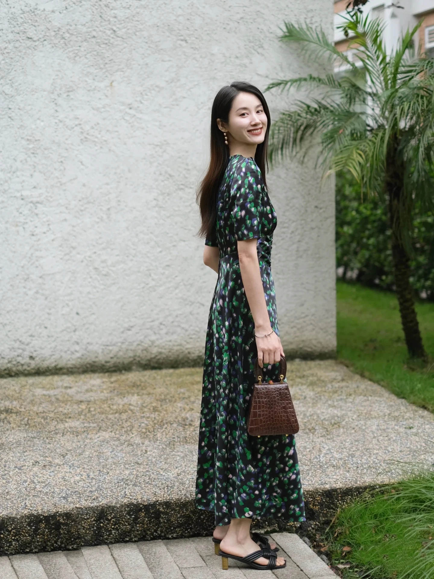 Шелковое атласное платье средней длины с V-образным вырезом и принтом UK 8-UK 14