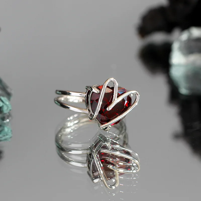 

Original European, American and French Style Retro Diamonds Ring Female Design Ruby Non-Fading Index Finger Small Ring