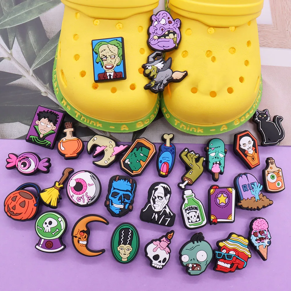 

1pcs PVC Scary Ghosts Monsters Kids Shoes Accessories Sandals Garden Buckle Decorations Fit Croc Jibz Charm Halloween Gift