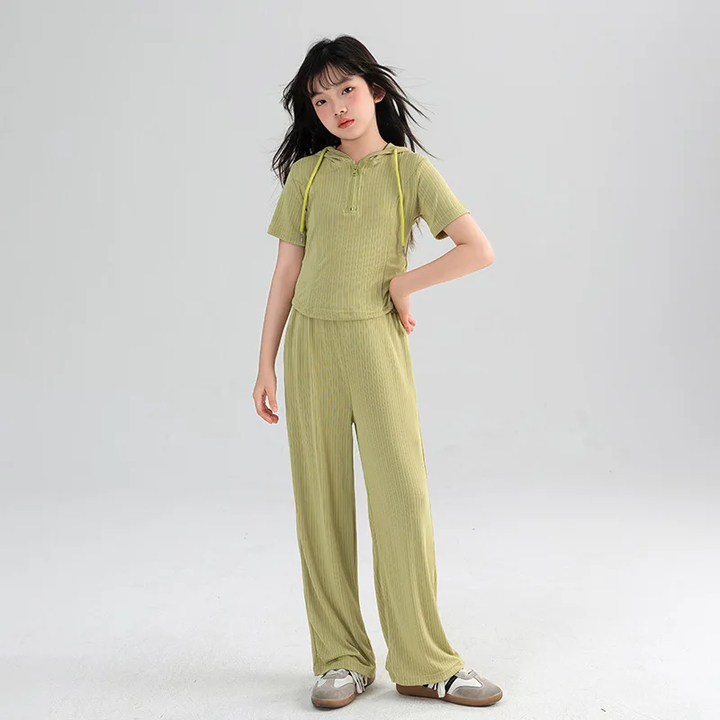 

Children's and Girls' Summer 2023 New Children's Fashionable and Fashionable Set Ice Silk Sports Two Piece Set