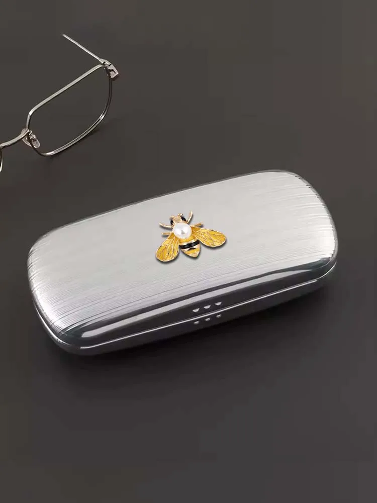 

Женская фотовспышка из алюминиевого сплава