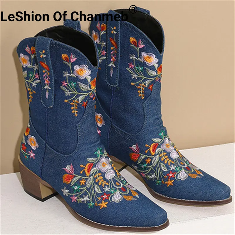 

Женские короткие ковбойские ботинки LeShion Of Chanmeb с цветочной вышивкой, ковбойская обувь, синие джинсы, искусственные цветочные винтажные трендовые ботинки
