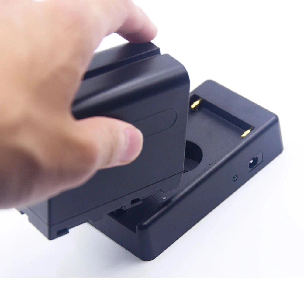 

Выход USB 7,2 В и постоянный ток 5,5*2,1 мм фотовспышка F960 F950 Базовая Монтажная пластина держателя для монитора аккумуляторной батареи модели PW20 ...