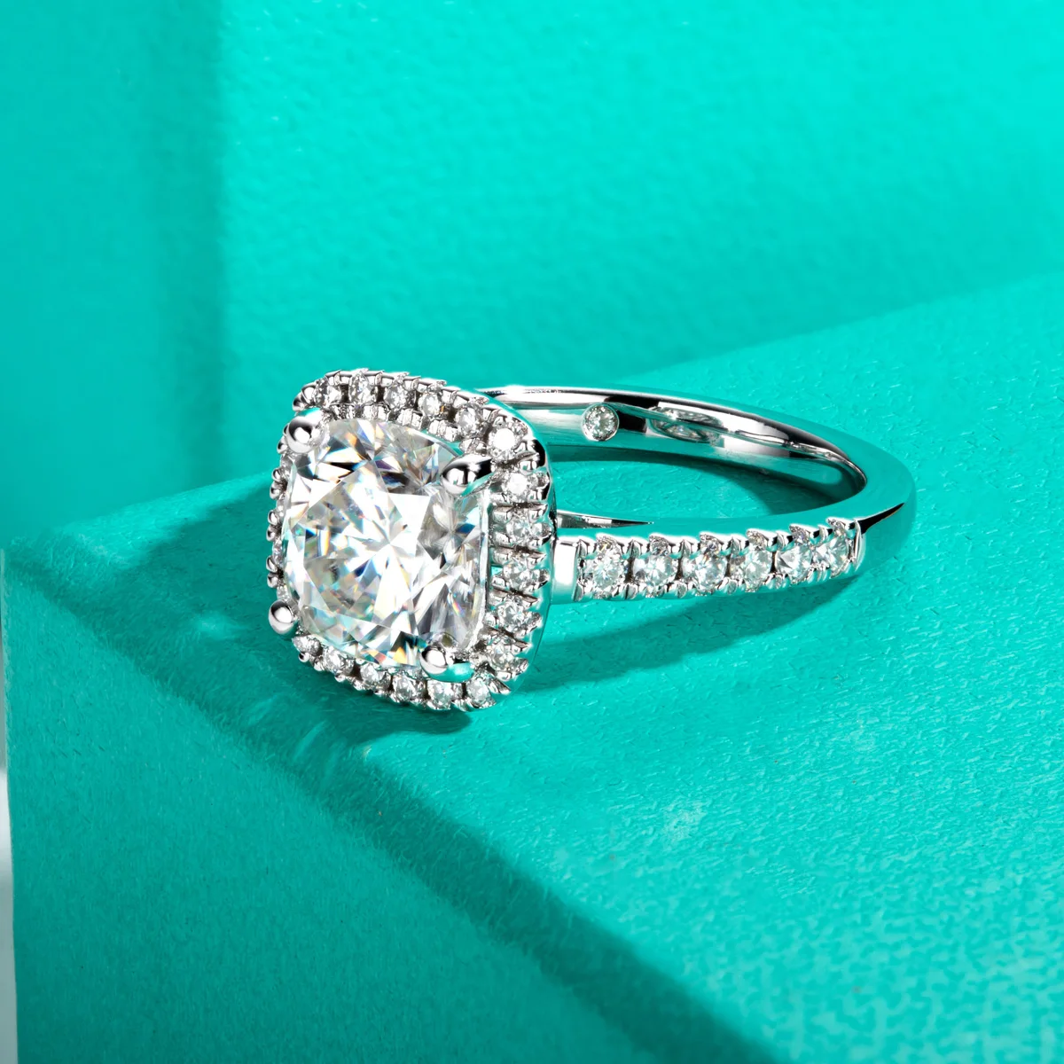 Фото rupaJewel 3ct Cushion Cut D Цвет Муассанит Halo Обручальные Кольца 18 К Позолоченные Роскошные Обручальные Кольца Ювелирные Изделия Оптом №4