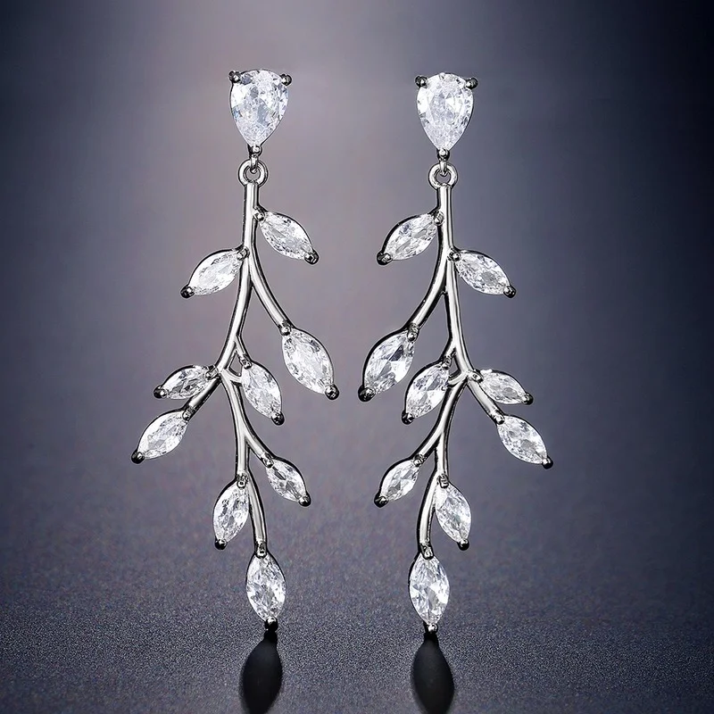 

2022 New Fashion Simple Leaf White Zircon Dangle Earrings for Womens Wedding Jewelry Party Accessories Valentine Gifts