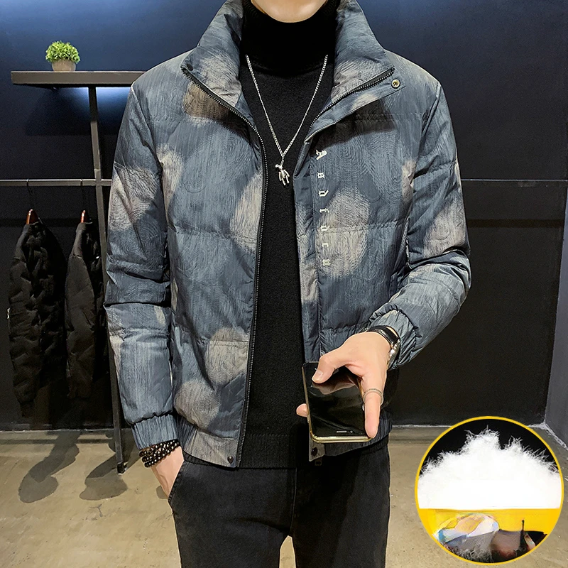 

2022 Men's Winter New Fashion Short Stand Collar Jackets Male White Duck Down Warm Coats Men Printed Casual Down Outerwear V11