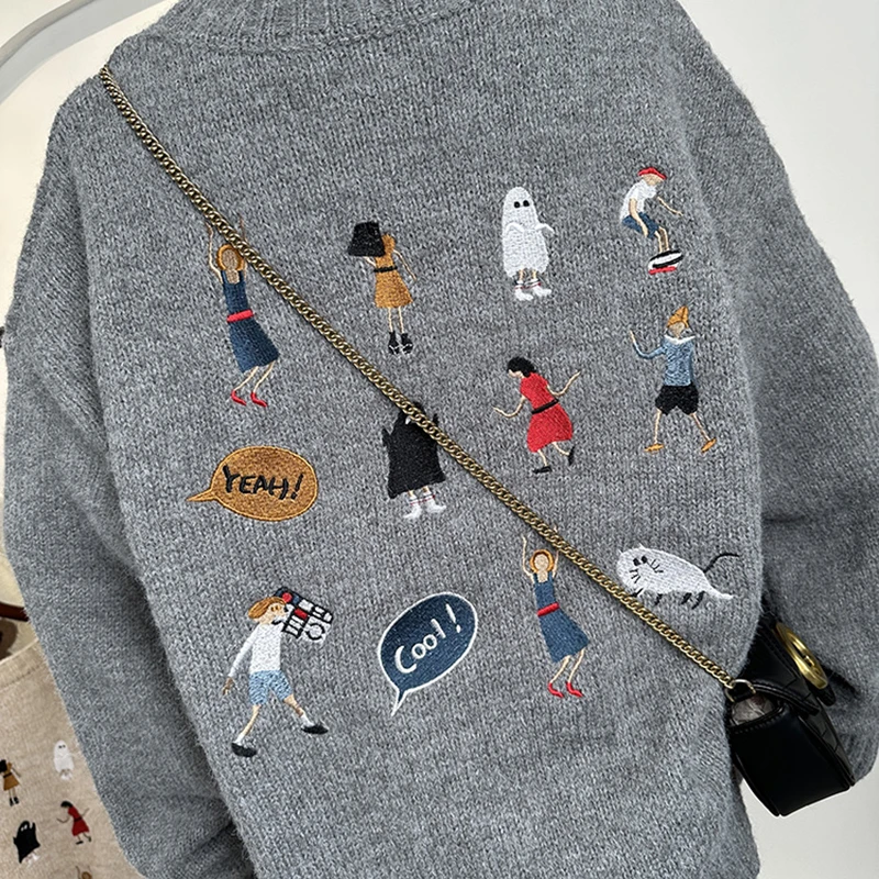 Женский мягкий свитер с вышивкой в американском стиле