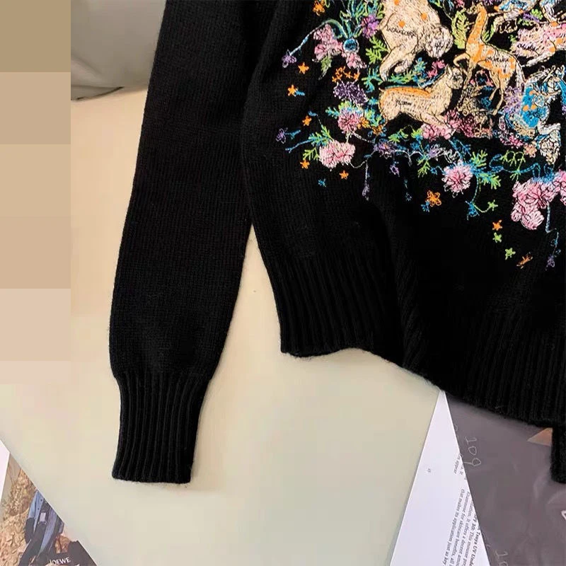 Autumn and winter 2022 new vintage niche design color flowers and animals embroidery round neck knitwear women enlarge