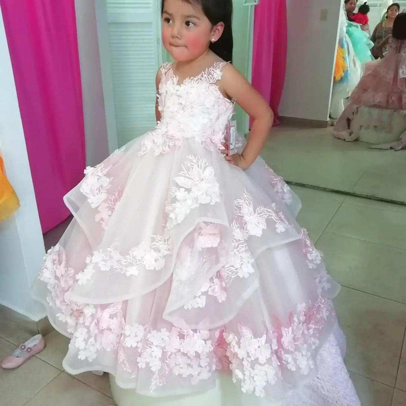 

Cute Pink Flower Girl Dresses For Wedding Lace 3d Floral Appliqued Little Girls Pageant Dress Tiered Skirts Vestidos De Desfile