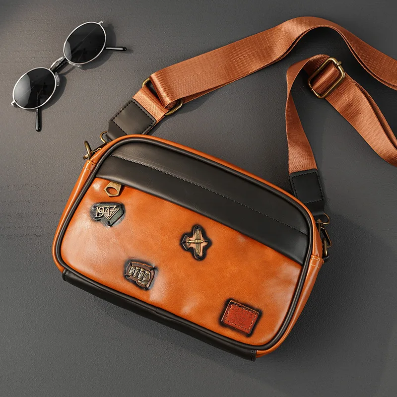 Рисунок 4 - Мужская сумка через плечо в стиле ретро с значком