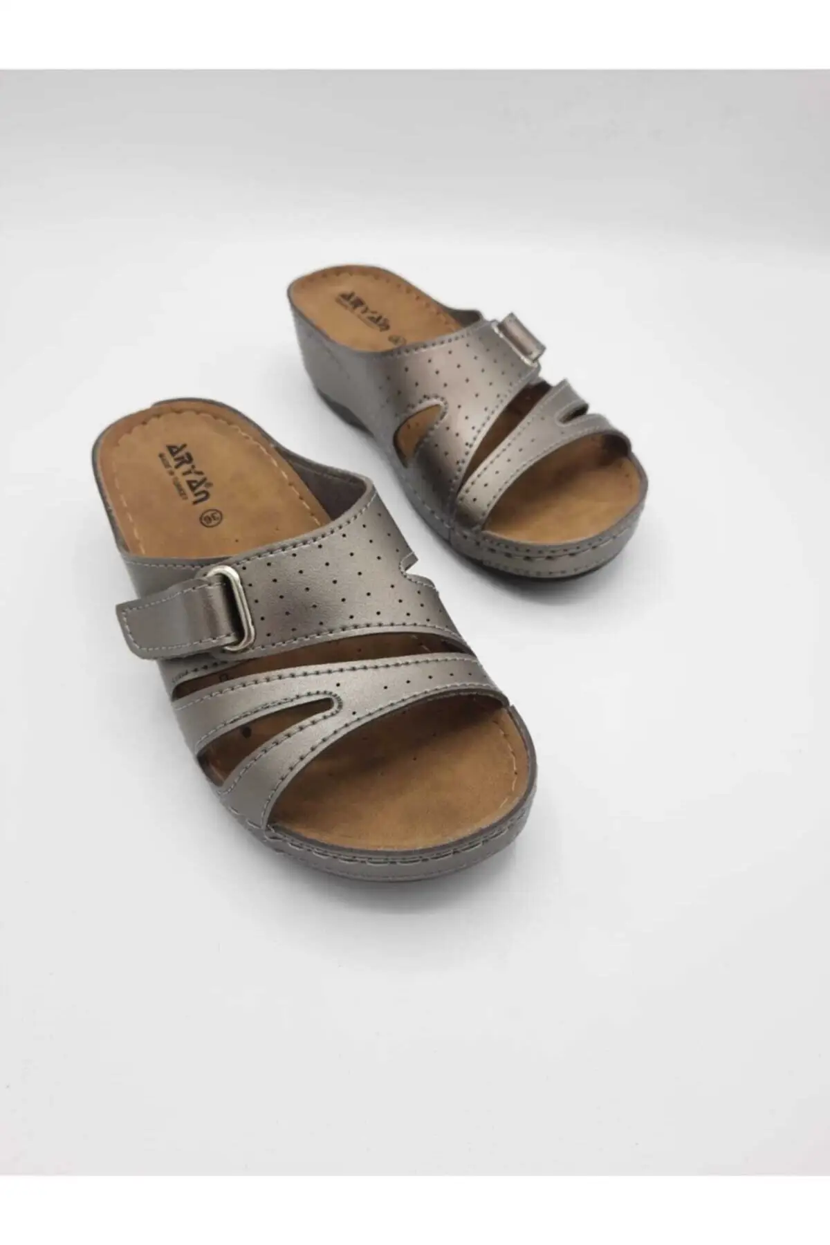 

Female Anatomical Soled Slippers