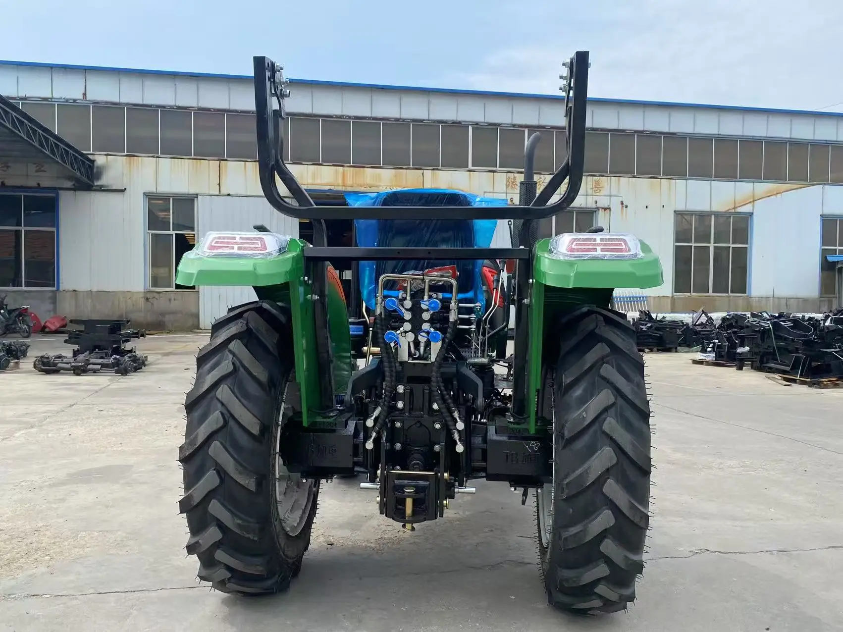 Садовый трактор мощностью 70 л.с. 4WD — конструкция узкого тела, не повреждает фруктовые деревья (art.: 3920d1dcdeca1) - 3920d1dcdeca1