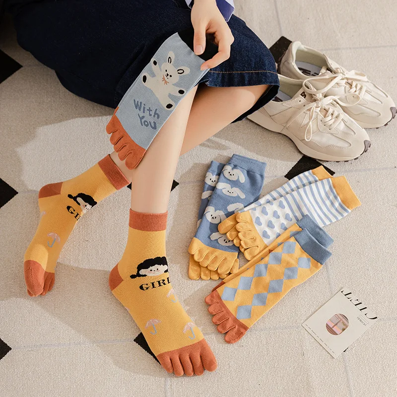 

Новые женские дышащие поглощающие пот носки с пятью пальцами средней длины с разрезом милые носки для студенток с мультяшным рисунком женские носки