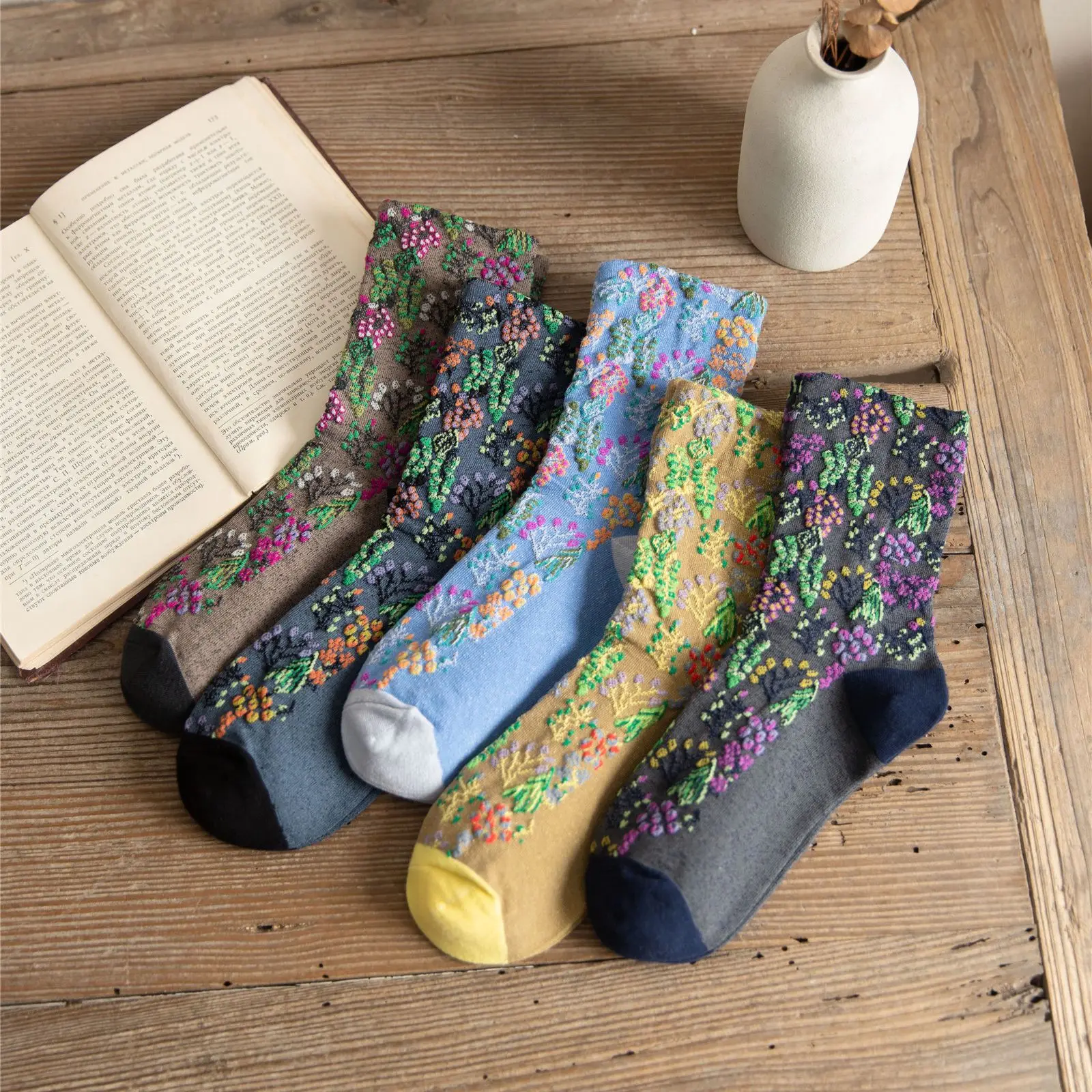 

Новинка, винтажные женские носки, японская мода, Harajuku, с цветочной вышивкой, ретро, круглые носки, женские уличные длинные носки в Корейском стиле