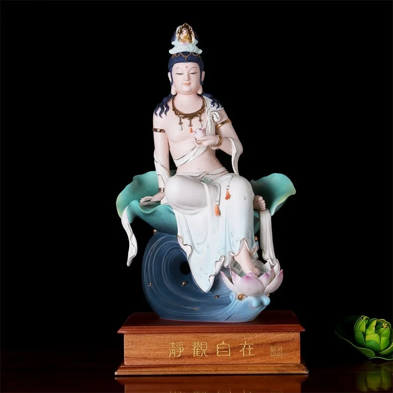 

Baocheng Buddha has virtuous ceramics and looks at itself in a quiet way