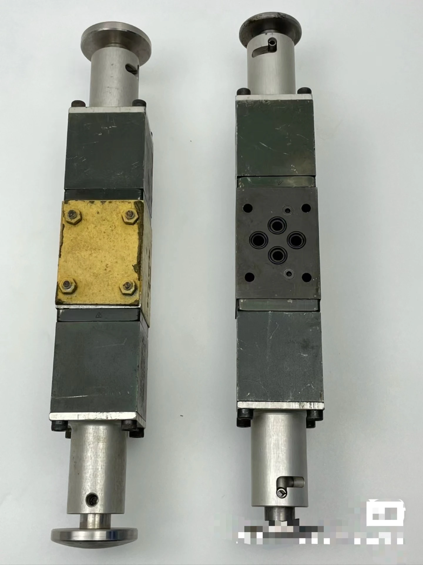 

1 pc Putzmeister concrete pump truck electromagnetic directional valve, 24V electromagnetic valve, part number 61677003