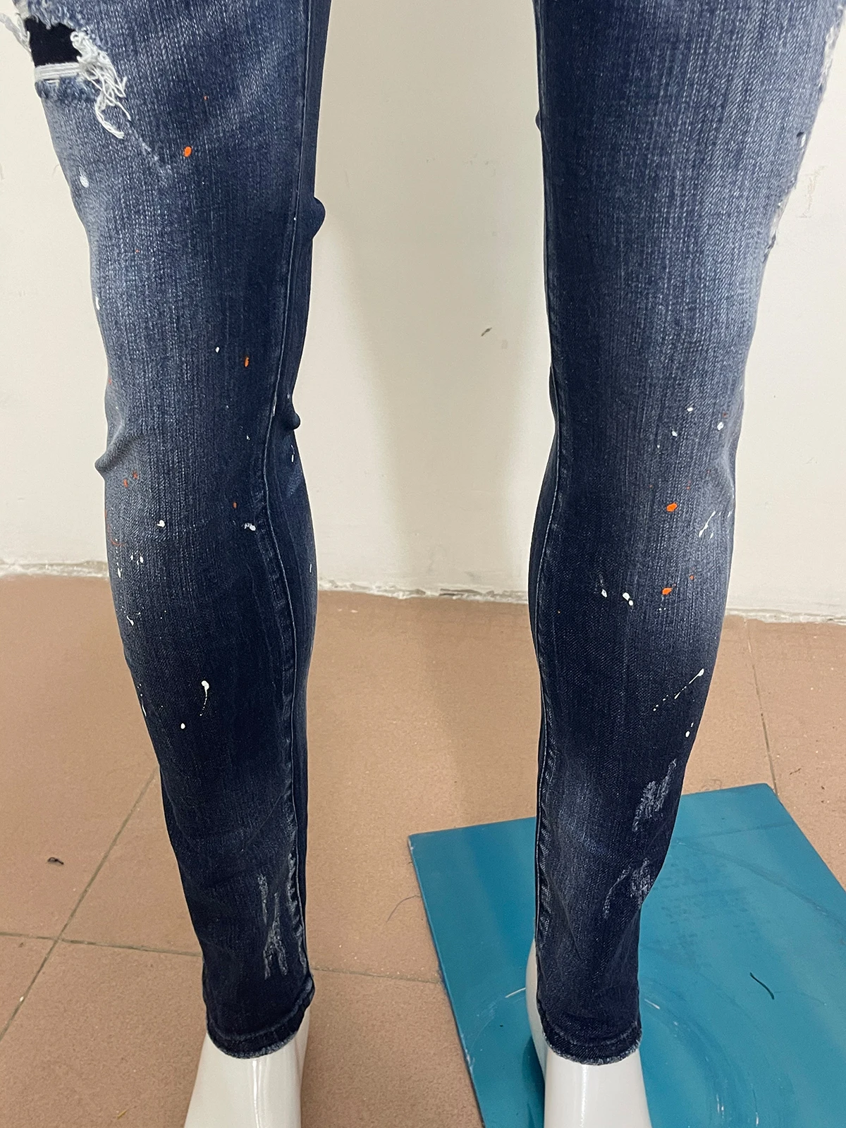 2023 new D2 jeans fashion men wash worn holes patch paint splash ink double leather brand small feet blue jeans man