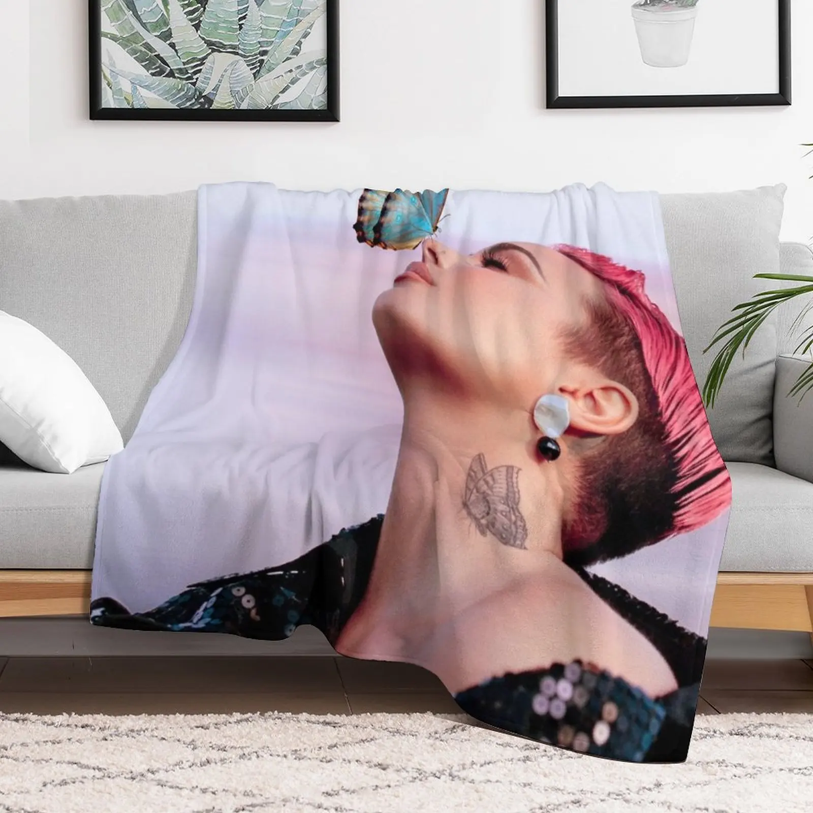 Деми Ловато - теперь я свобода на полете (смарт-магазин) Плед заказ Красивые аниме