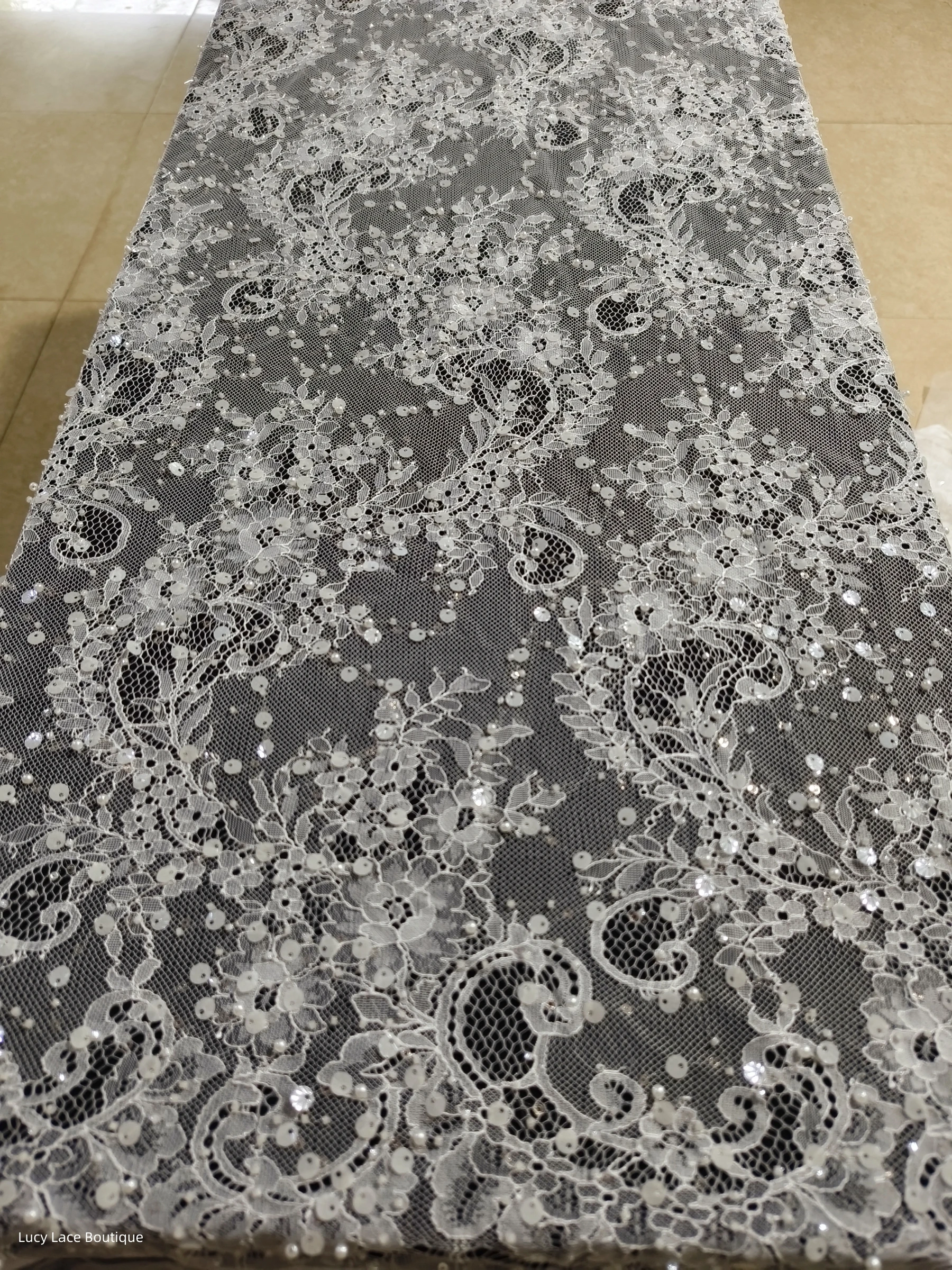 Французское кружево Шантильи с бусинами и блестками Ширина 1 5 м длина 3 белое для