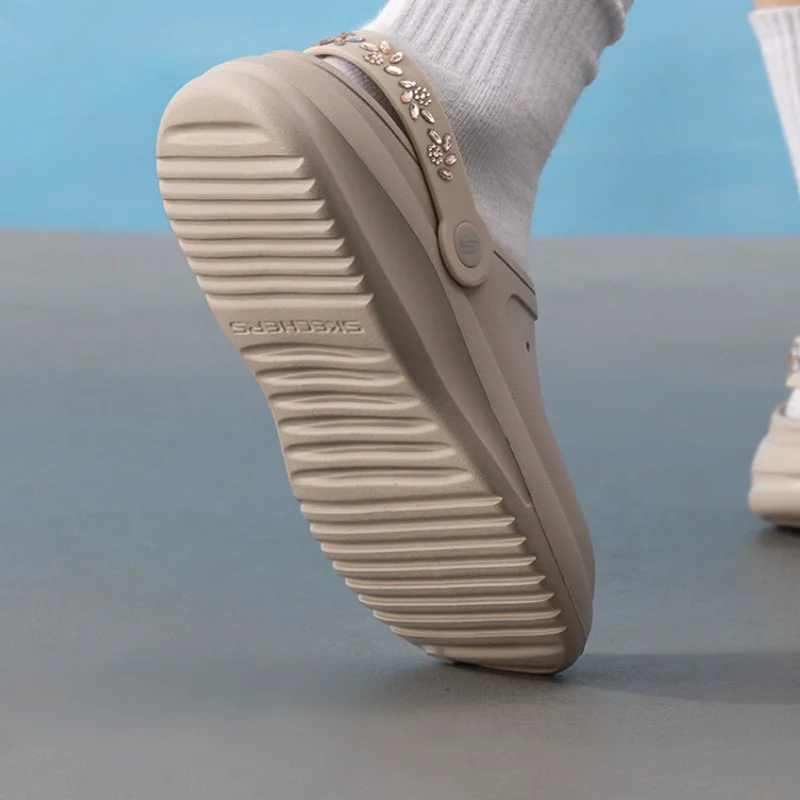 Фото Женские сабо Skechers 111474-NAT 2026, новые, с мягкой подошвой, повседневные сандалии без застежек, пляжная обувь для прогулок, легкая водонепроницаемая обувь для женщин №4