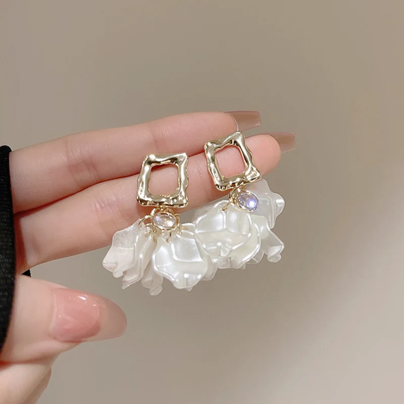 

Petal Earrings Women's Fashionable Elegant Natural Style Earrings Design Sense
