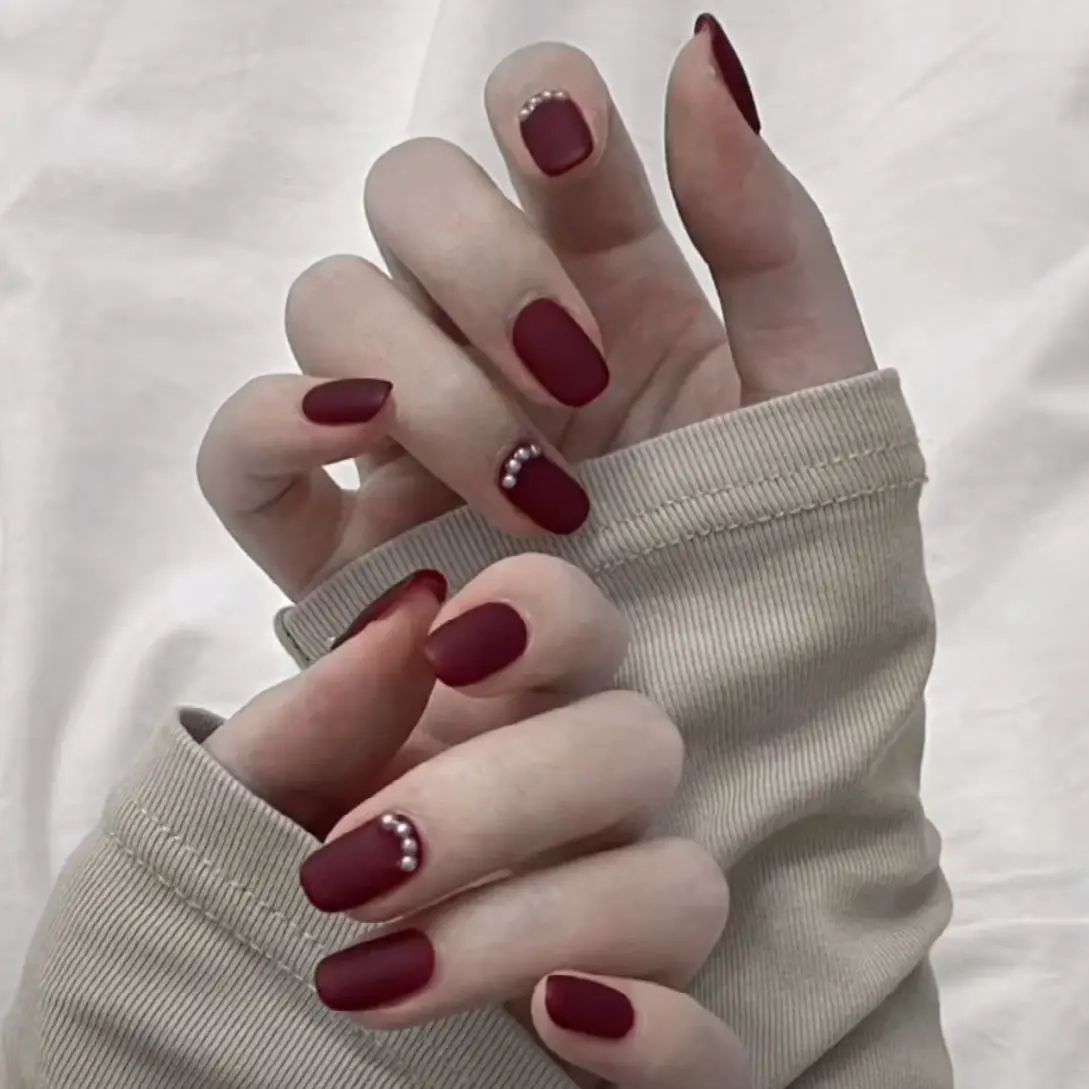 

Matte Wine Red Pure Color with Pearl Decoration 3d Fake Nails Cute Bride Full Nail Tips Short Size Lady
