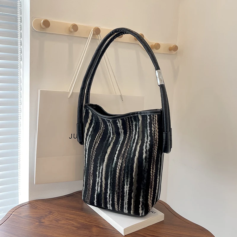 

Fashion Bucket Underarm Bags For Women 2023 Summer New High-quality Handbag Sweet Candy Color Shoulder Messenger Bag