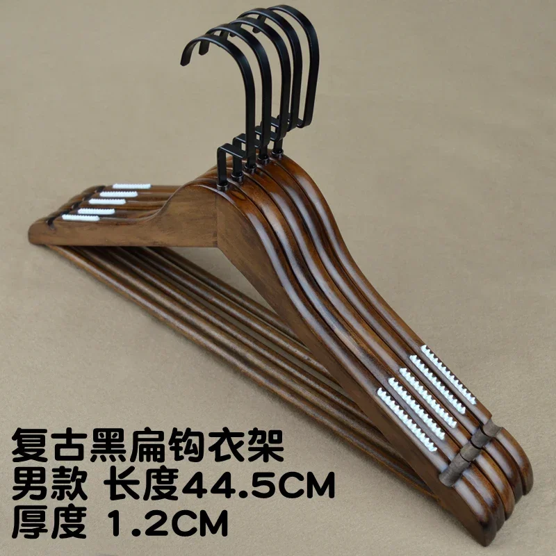 Деревянная вешалка коричневого цвета