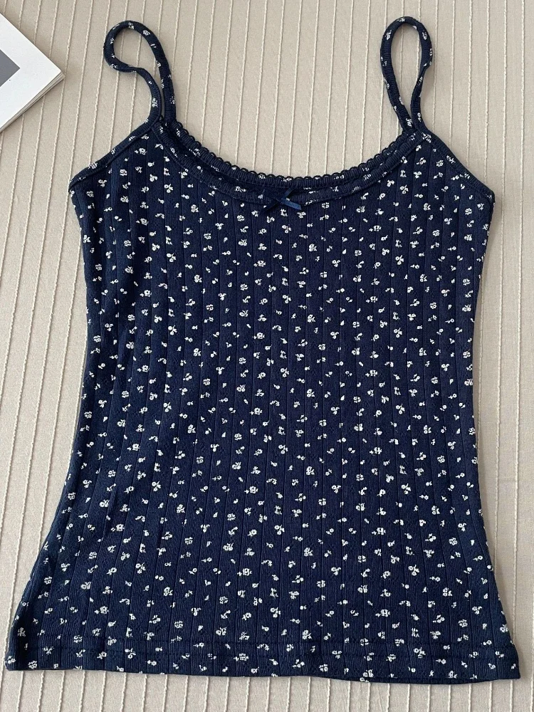 Тонкий жилет без рукавов с кружевной отделкой летний женский блестящий камзол в