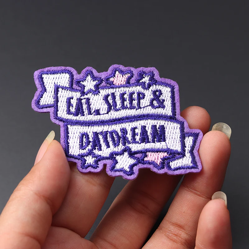 Мультяшные фиолетовые буквы Размер: 6 3x4 5 см вышитая аппликация для шитья утюгом