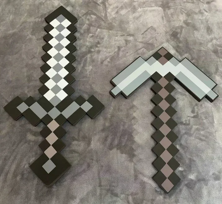 Фото 2026 2 шт. Модель Minecraft из пеноматериала: официальный меч, кирка, синяя, фиолетовая, серая, желтая лопата, топор из EVA, фигурки-аксессуары, игрушки, подарки. №4
