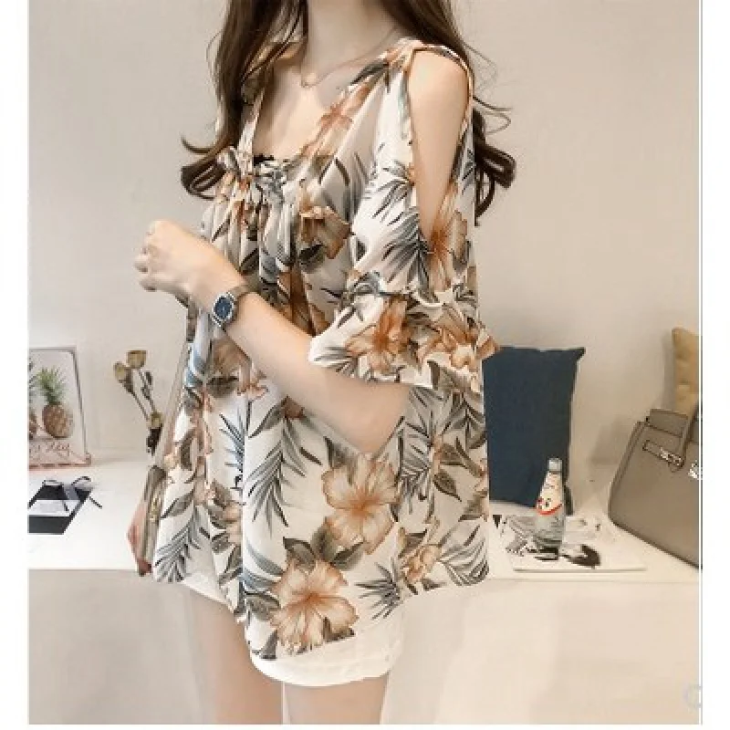

Ie-free Pullman flower Shoulder Blouse