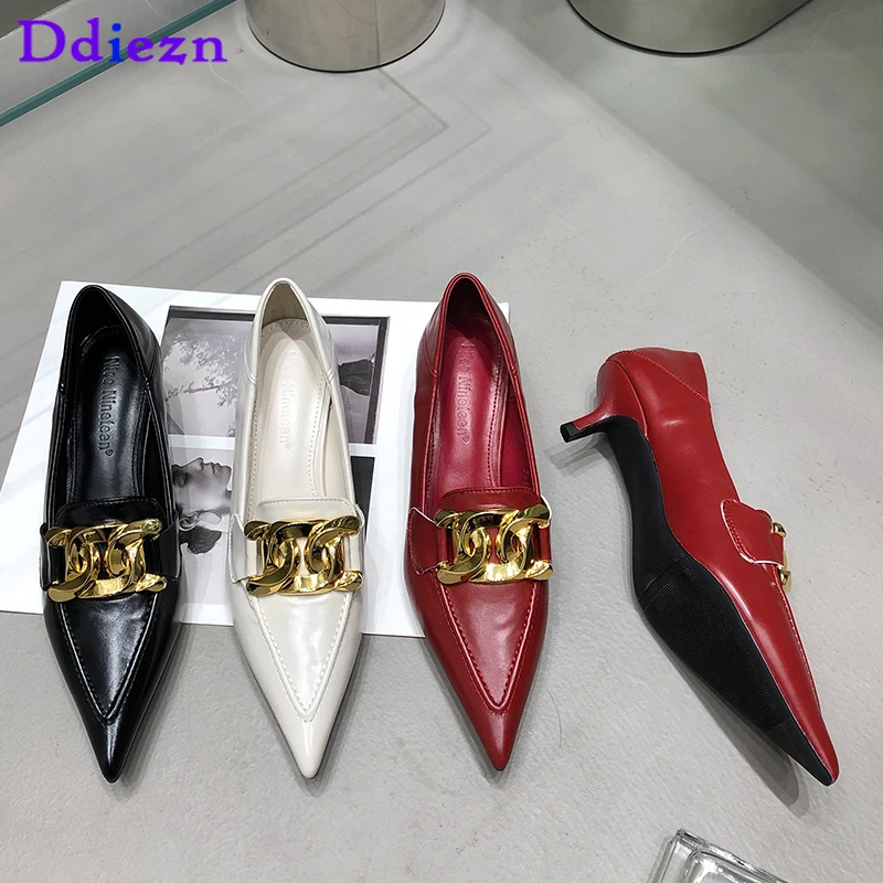 

Женские босоножки на высоком каблуке, туфли-лодочки с металлической цепочкой, Новинка лета 2023, сланцы с красным острым носком, роскошная мод...