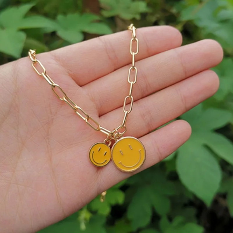 

Cute Double Smiley Face Pendants Necklace for Women Round Enamel Couple Charms Necklace Fashion Accessories Gift To Girlfriend
