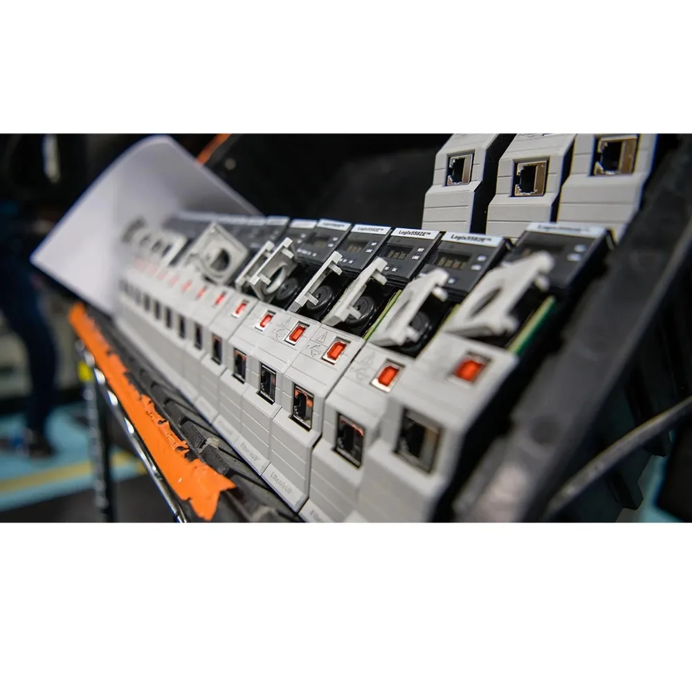 (НОВИНКА В КОРОБКЕ) 1769-L30ERM 1769L30ERM CompactLogix Контроллер движения 1 МБ