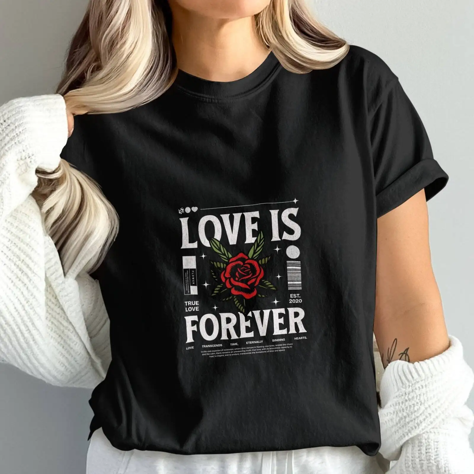 Женская футболка с надписью Love Is Forever