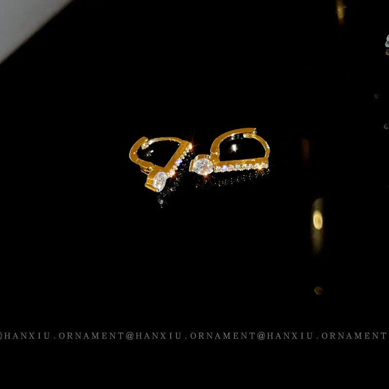 

Корейские модные золотые серьги с буквой D для женщин 2023 серьги с прозрачным цирконием ювелирные изделия для молодых девушек в стиле хип-хоп очаровательный подарок