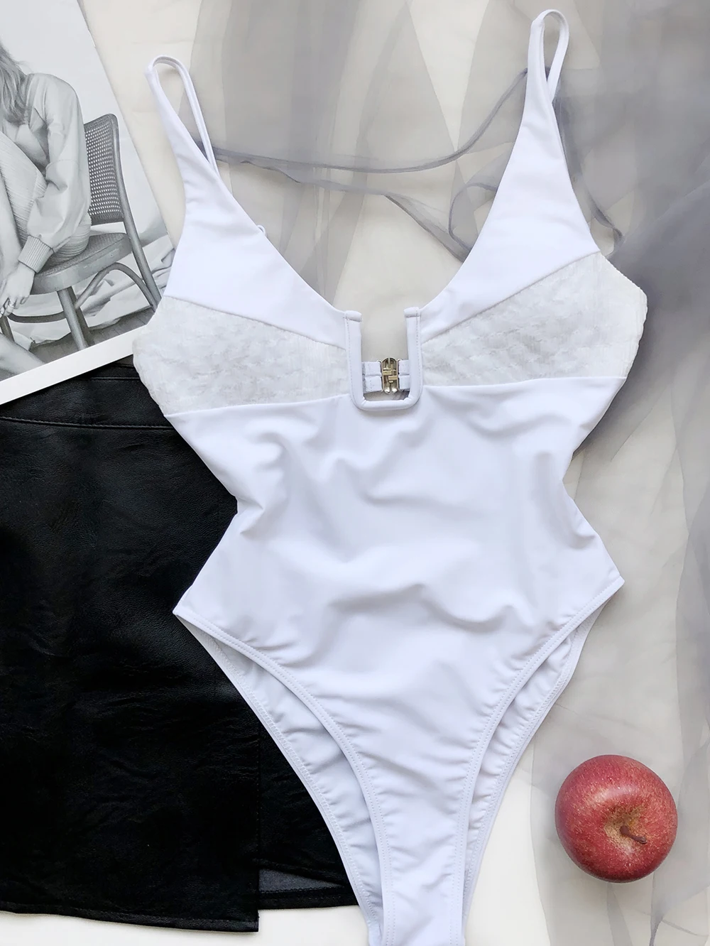 Женский слитный купальник с эффектом пуш-ап и открытой спиной |