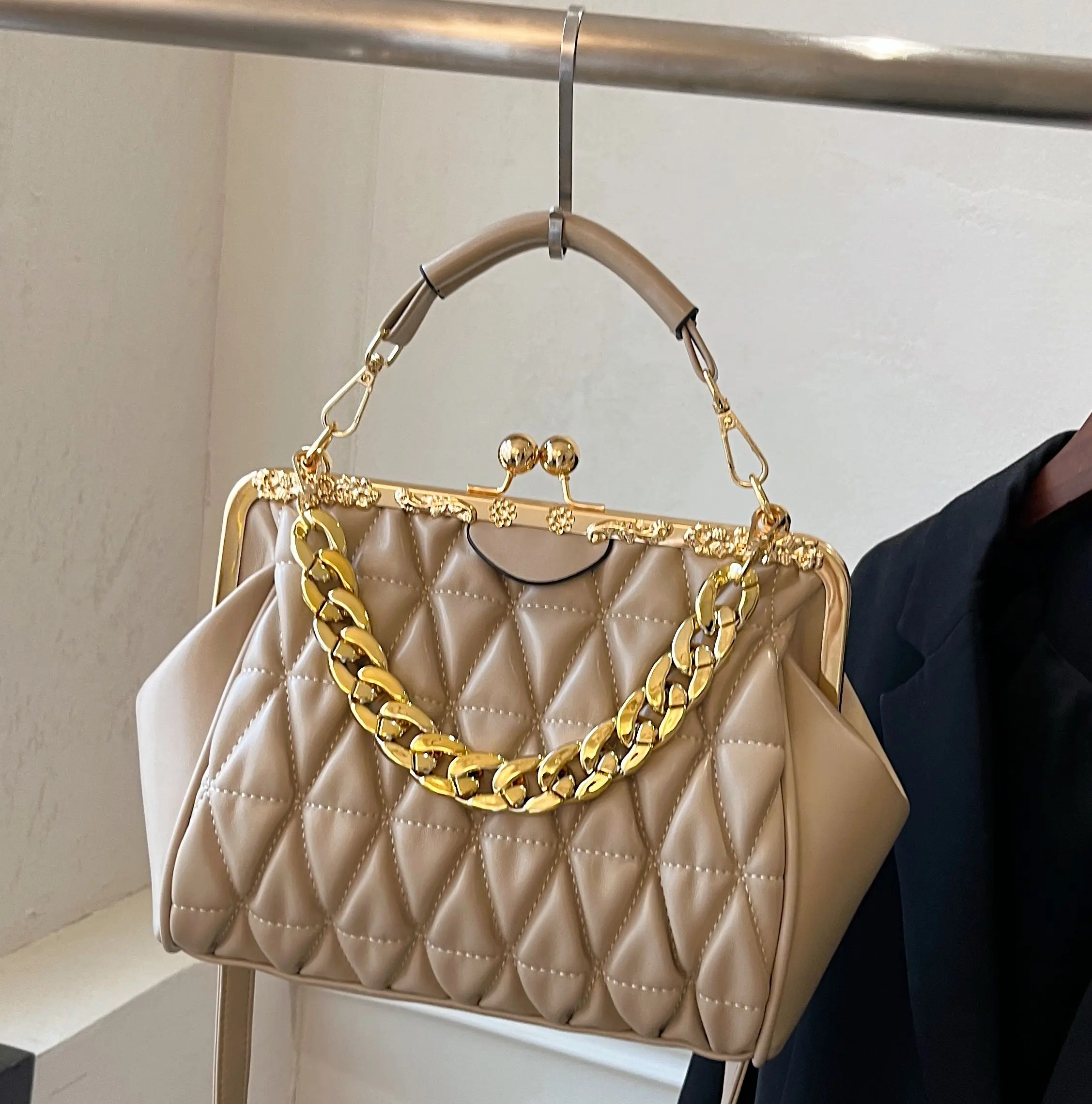 

2023 трендовая женская сумка через плечо с цепочкой и стразами, дизайнерская сумка на плечо, брендовая роскошная сумка-клатч для женщин