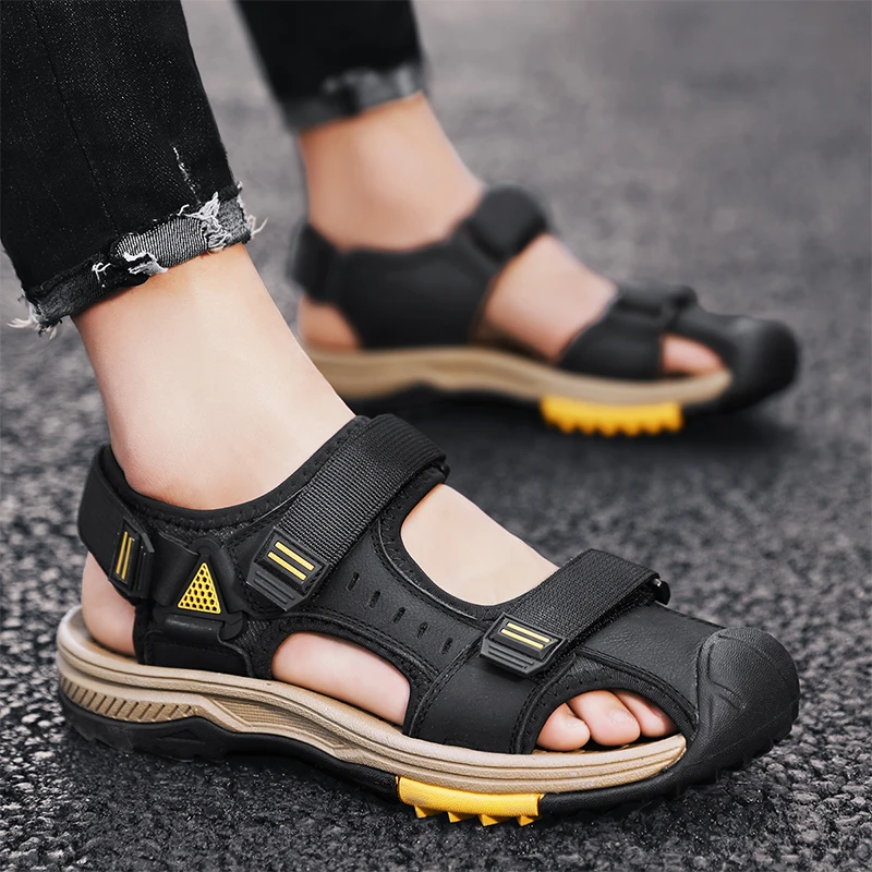 Summer Male Sandals Closed Toe Outside Shoes Men Thick Soft Sole Beach Sandals Elastic Lightweight Casual Brown and Black