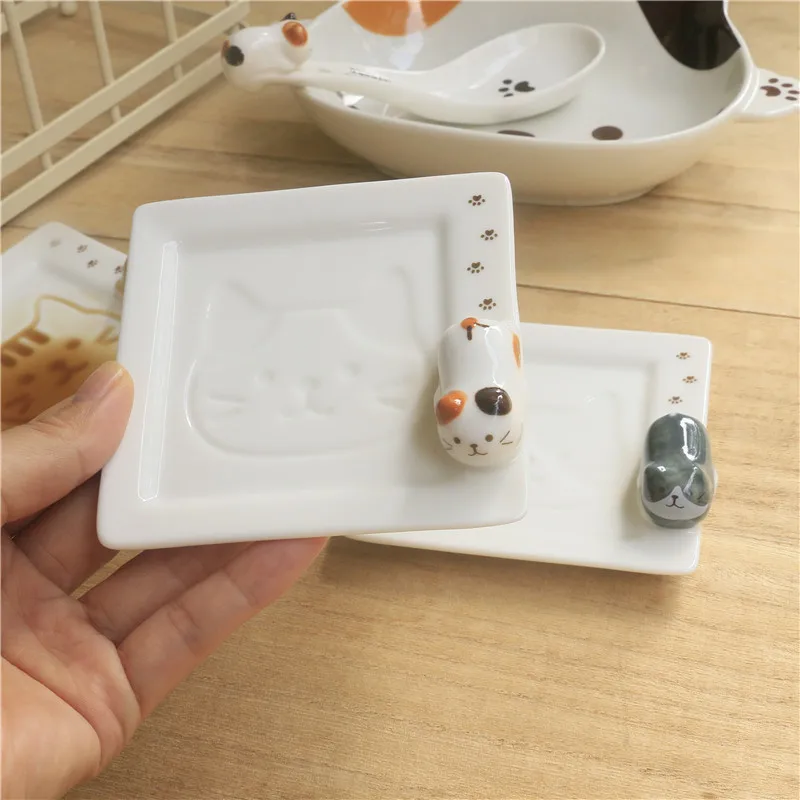 

Japanese Style Ceramic Sushi Plate Dish Cute Cat Sauce Dish Hand-painted Relief Mustard Dipping Snacks Plate