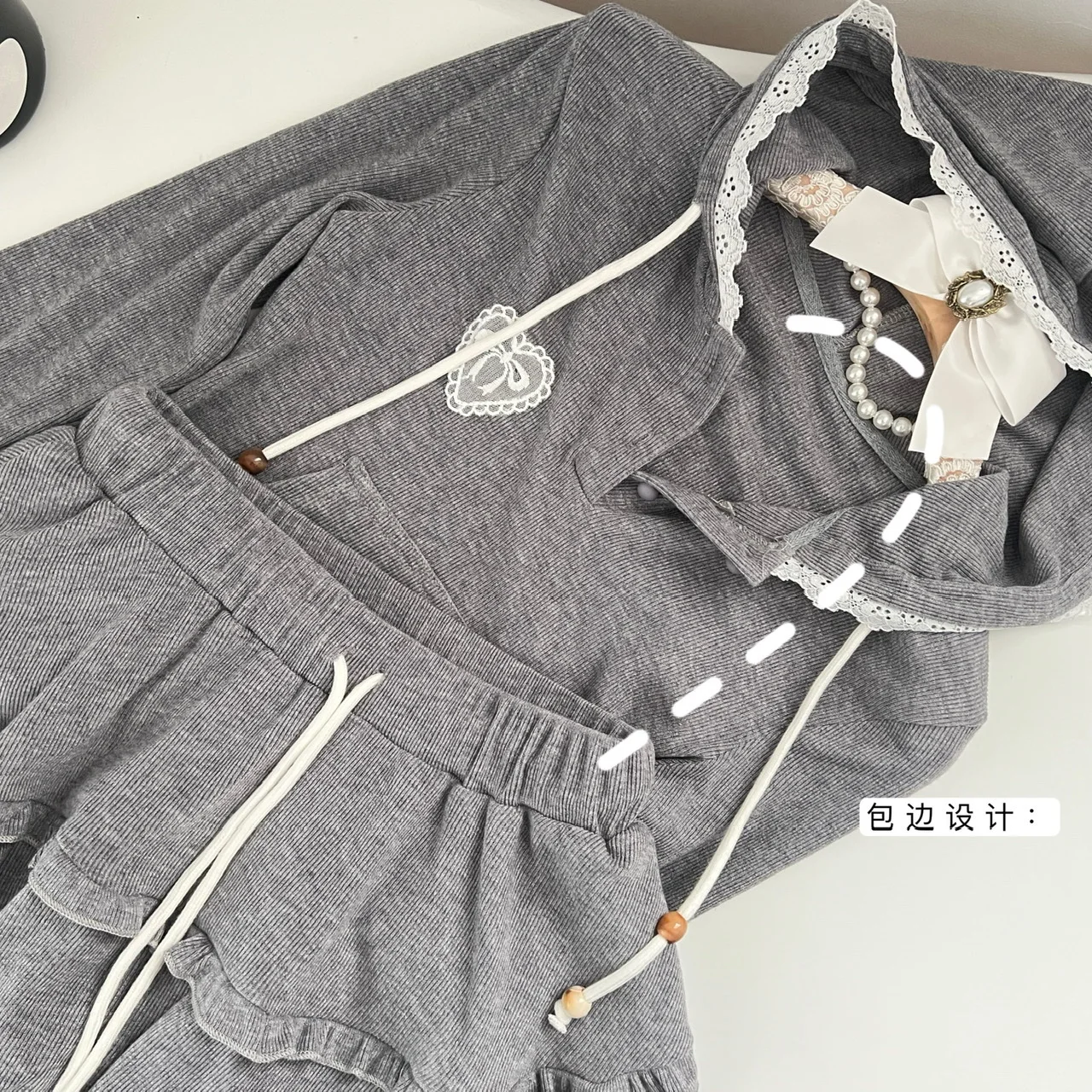 Комплект из 2 предметов для ранней осени вязаный пуловер с капюшоном и юбка-пачка