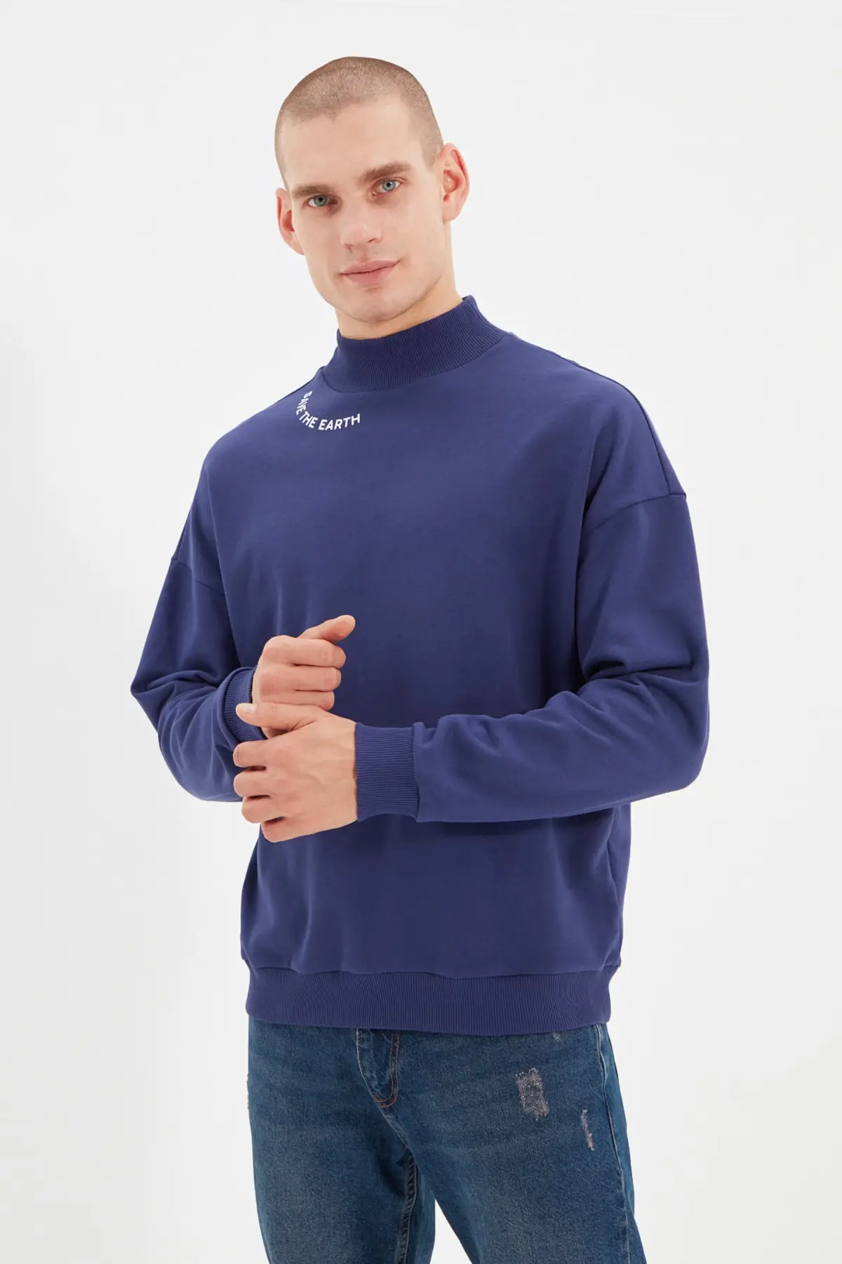 

Trendyol Male 100 Organic Cotton Oversize Fit Sweatshirt TMNAW22SW1036