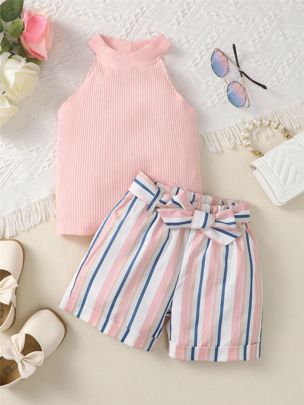 

Детский Модный комплект детской одежды из 2 предметов, Однотонная футболка без рукавов с открытыми плечами + шорты в полоску, летний детский костюм для девочек