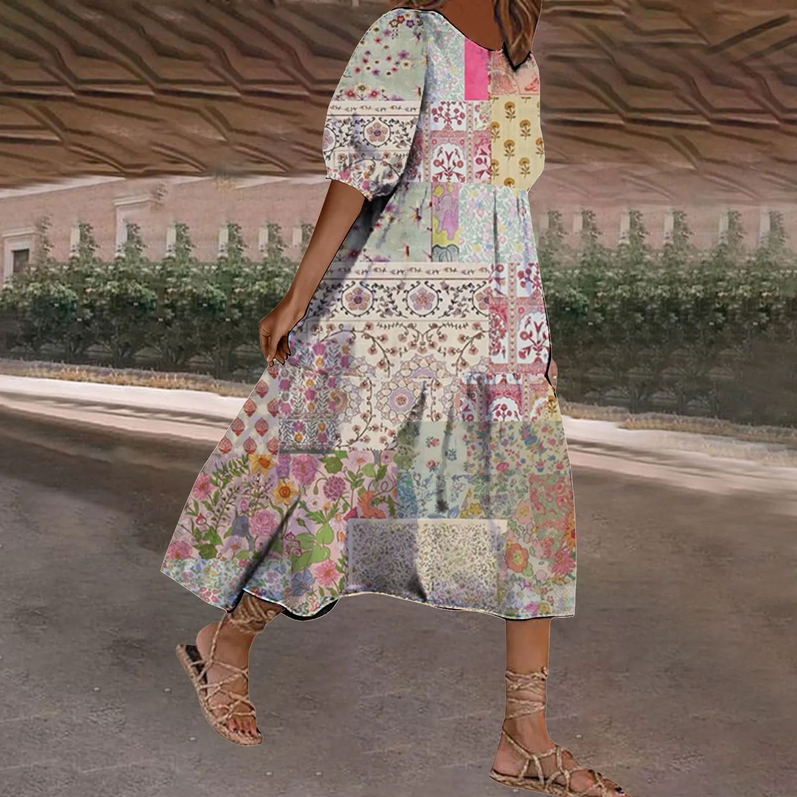 Женское платье с рукавом-фонариком и геометрическим принтом